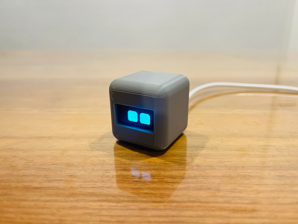 BaseBot: Simplistic desktop robot