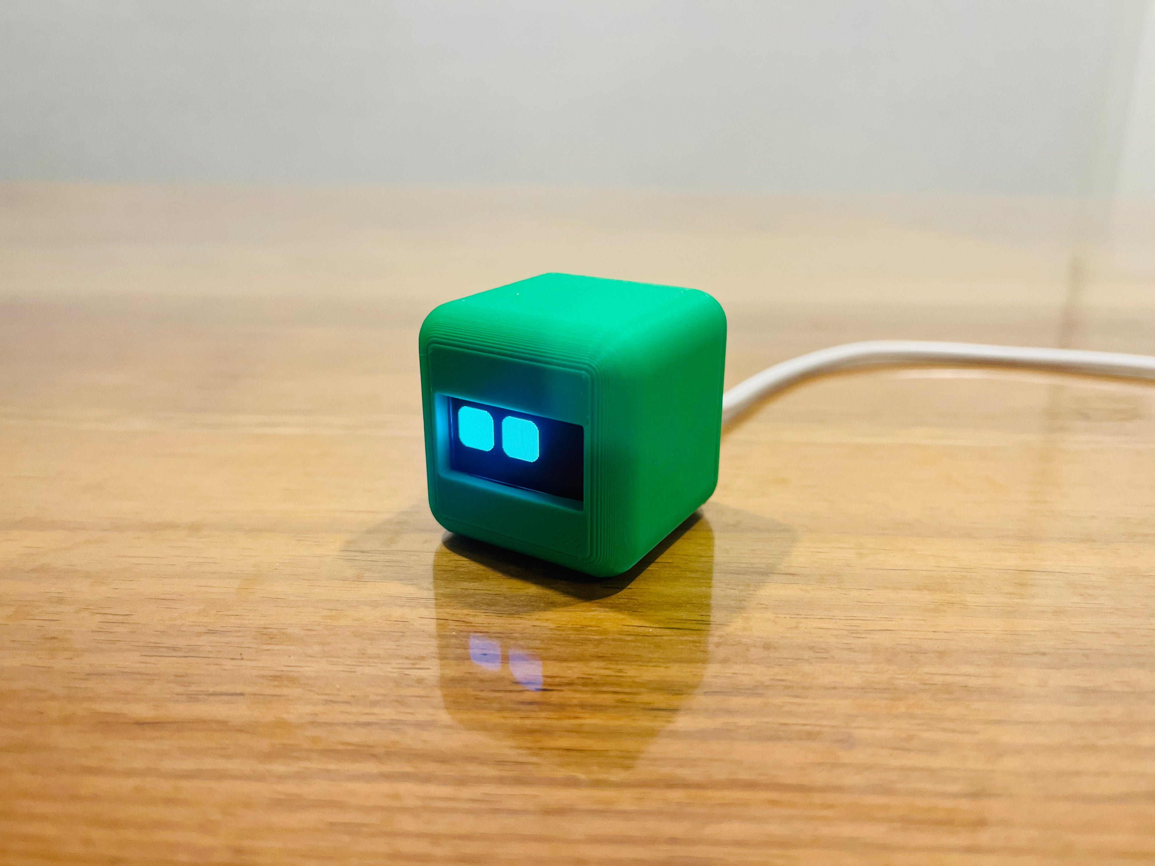 BaseBot: Simplistic desktop robot