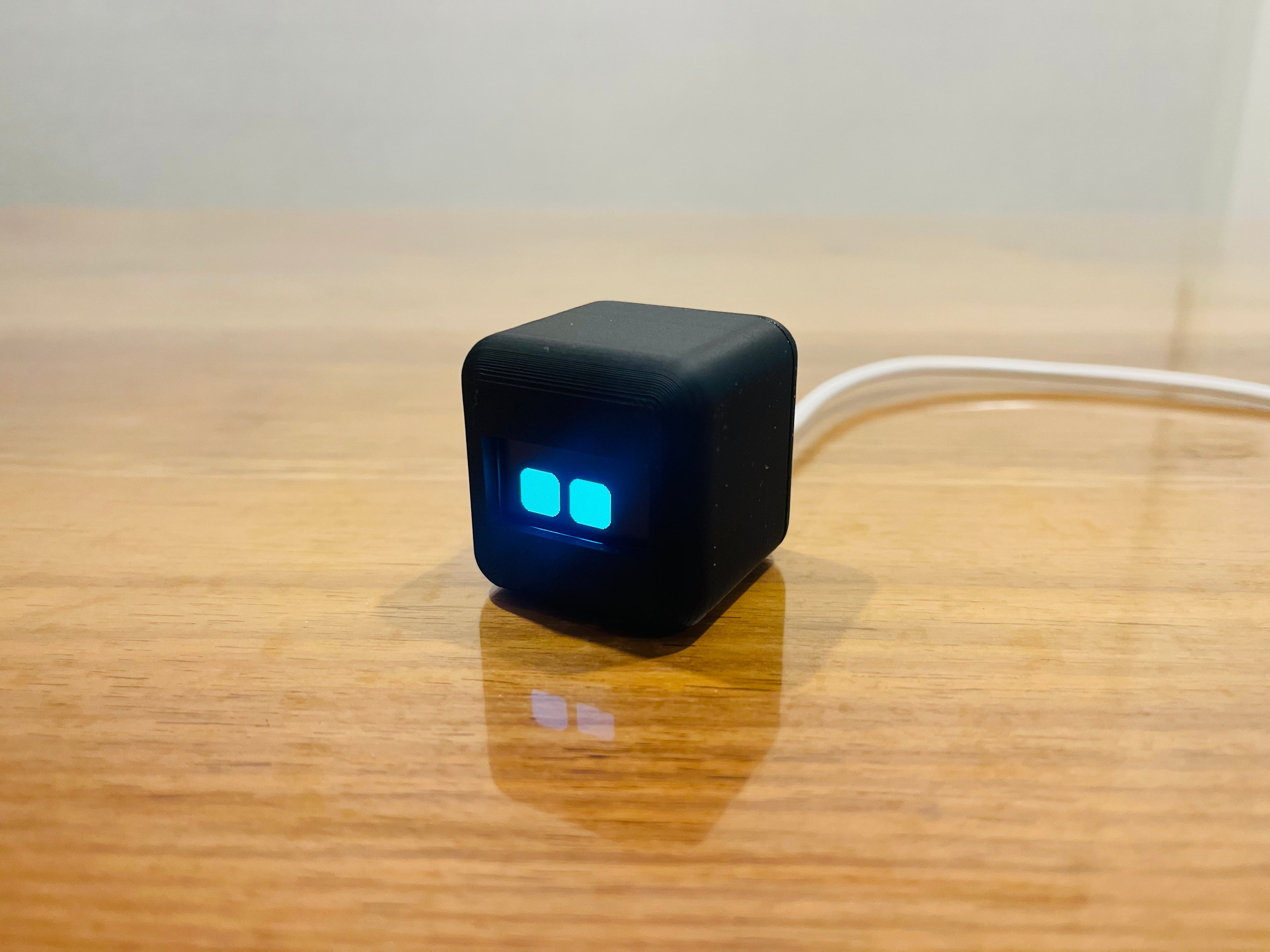 BaseBot: Simplistic desktop robot